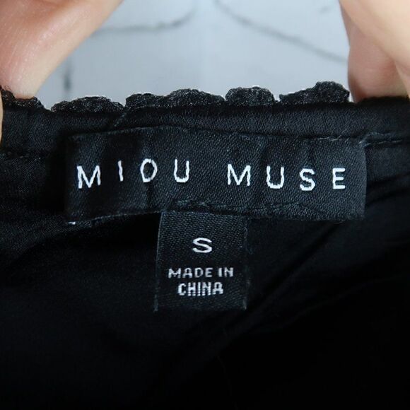 MIOU MUSE BLACK SHEER RUFFLE OFF THE SHOULDER CROPPED FESTIVAL TOP SIZE SMALL - Picture 2 of 6